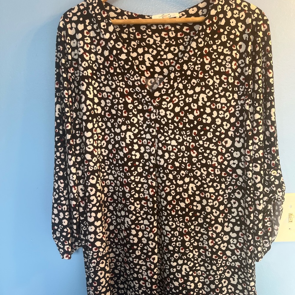 Chic Leopard Print Blouse - Black and White